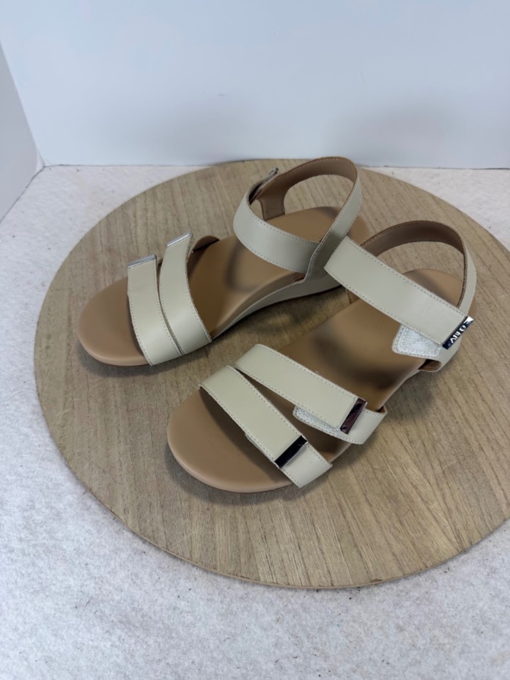 ABEO Riviera II Strap Womens 9 Neutral Beige Leather Comfort Sandals NWOT